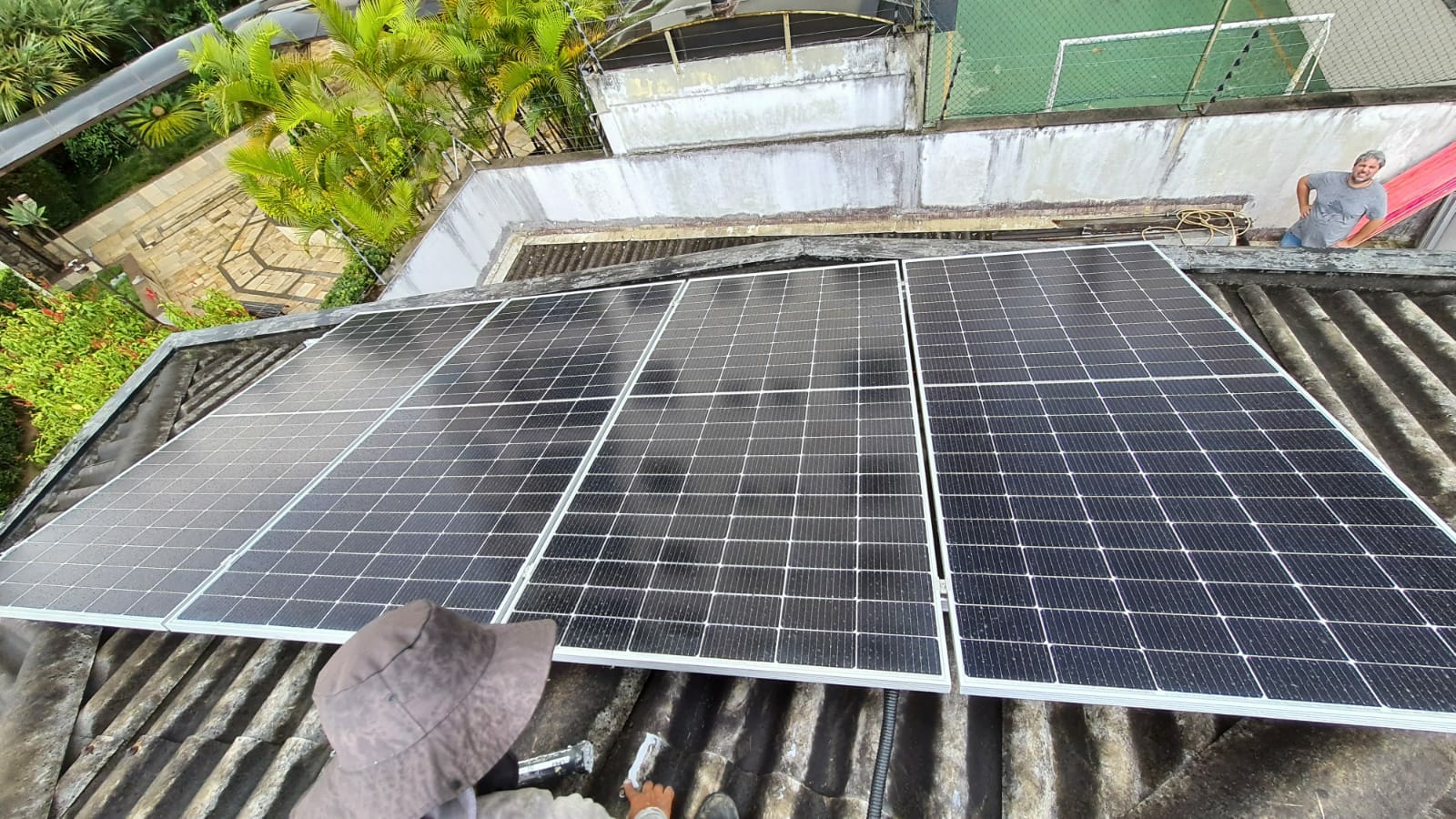 Inicio da instalação do painel solar
